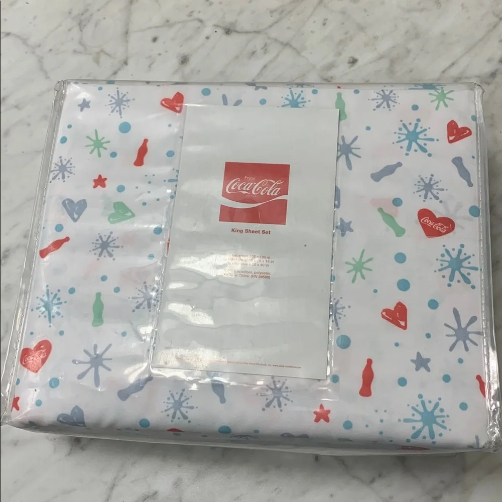 Coca-Cola king size 4-Pc Sheet Set NEW RARE.. Red Blue & Mint Coca Cola decor
